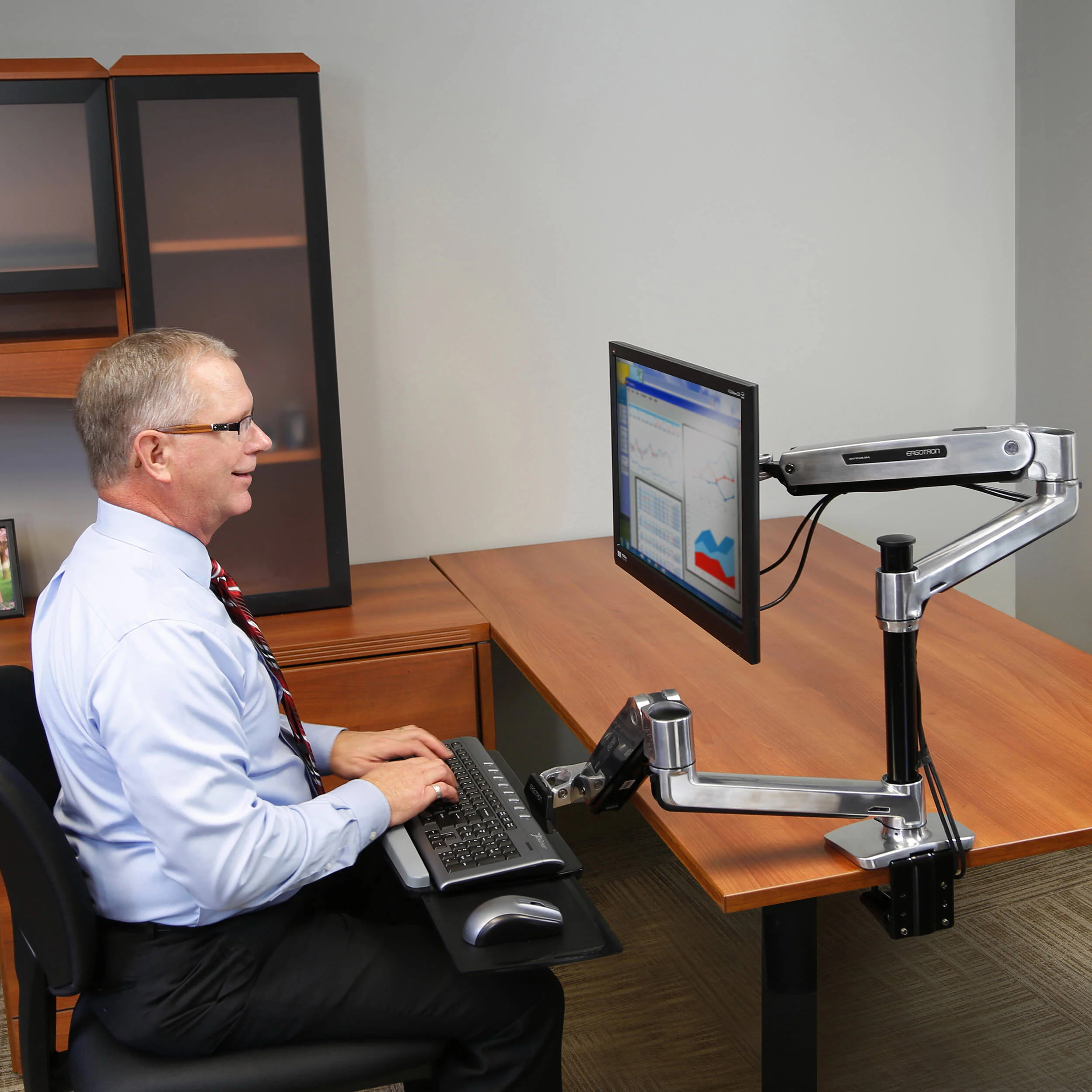 Ergotron Sit-Stand Desk Arm for Displays up to 42" (Polished Aluminum) - Image 6