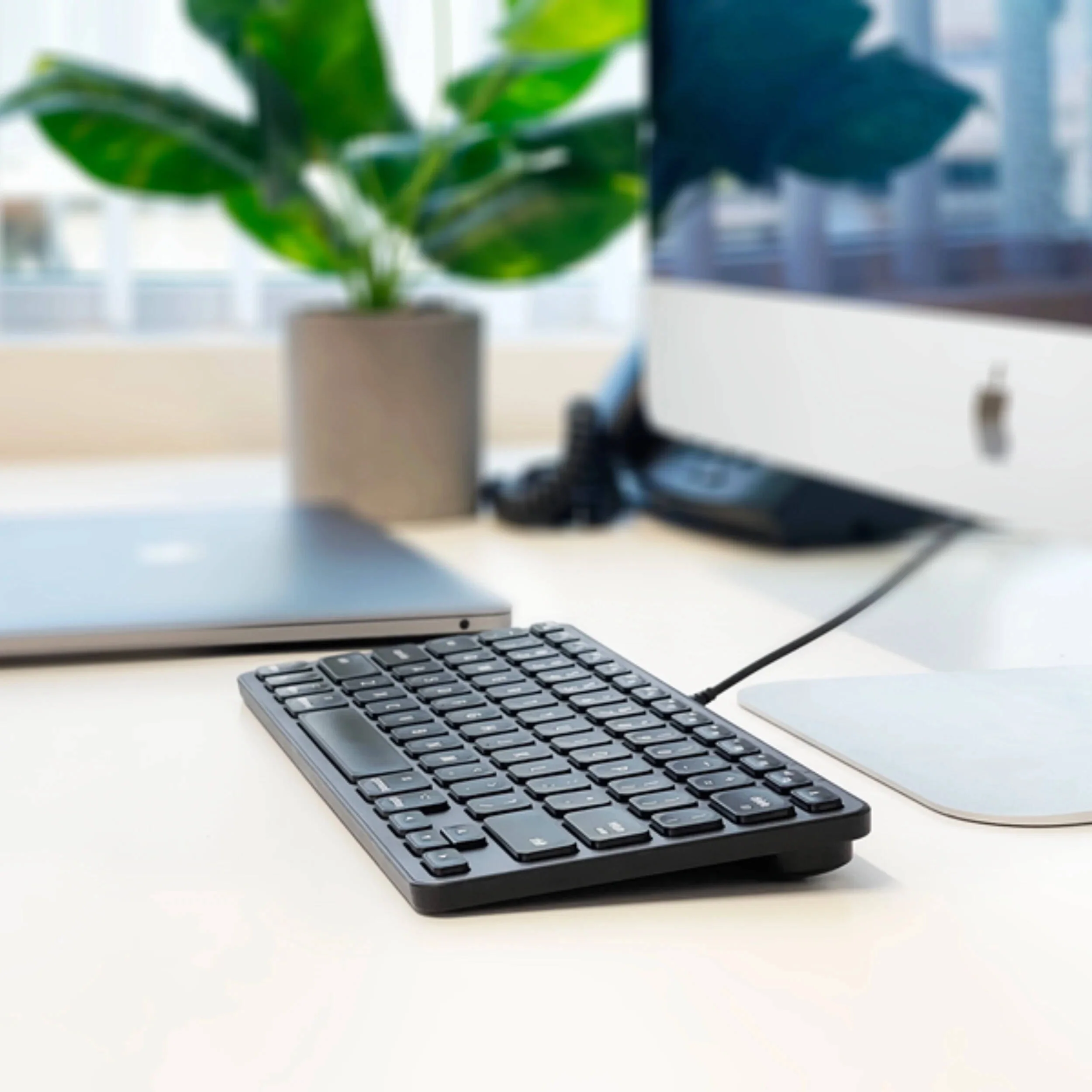 Macally Compact Wired Keyboard with USB-A and USB-C Hub (Space Gray) - Image 7