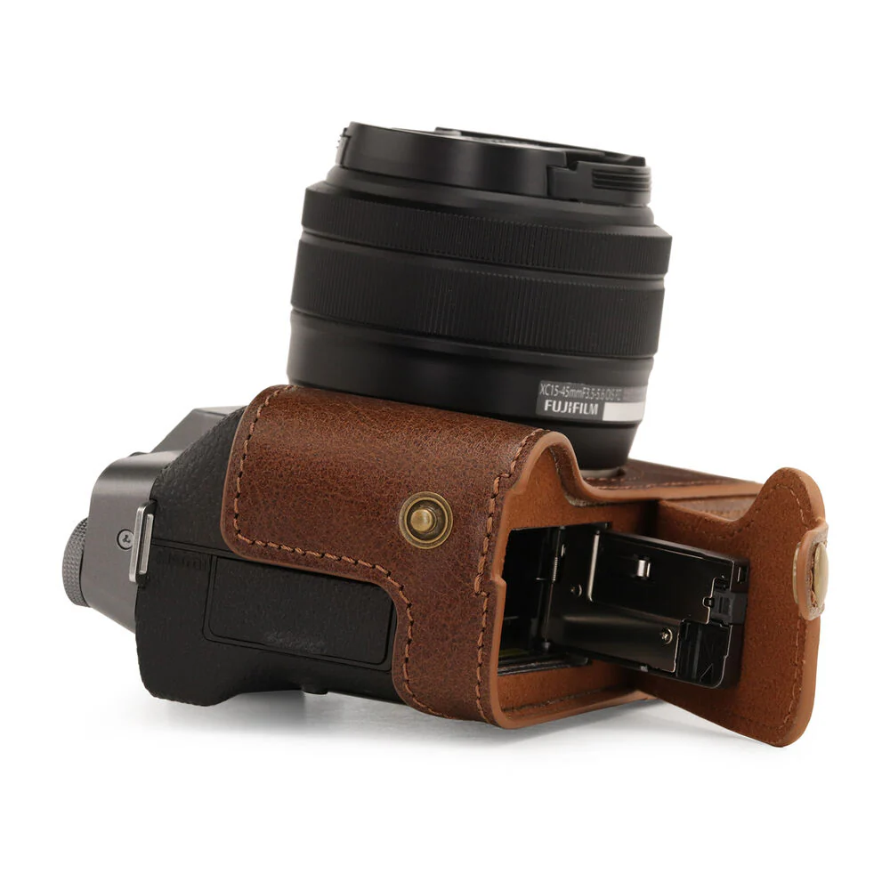 MegaGear Ever Ready Top Grain Leather Half Case for FUJIFILM X-T200 (Brown) - Image 6