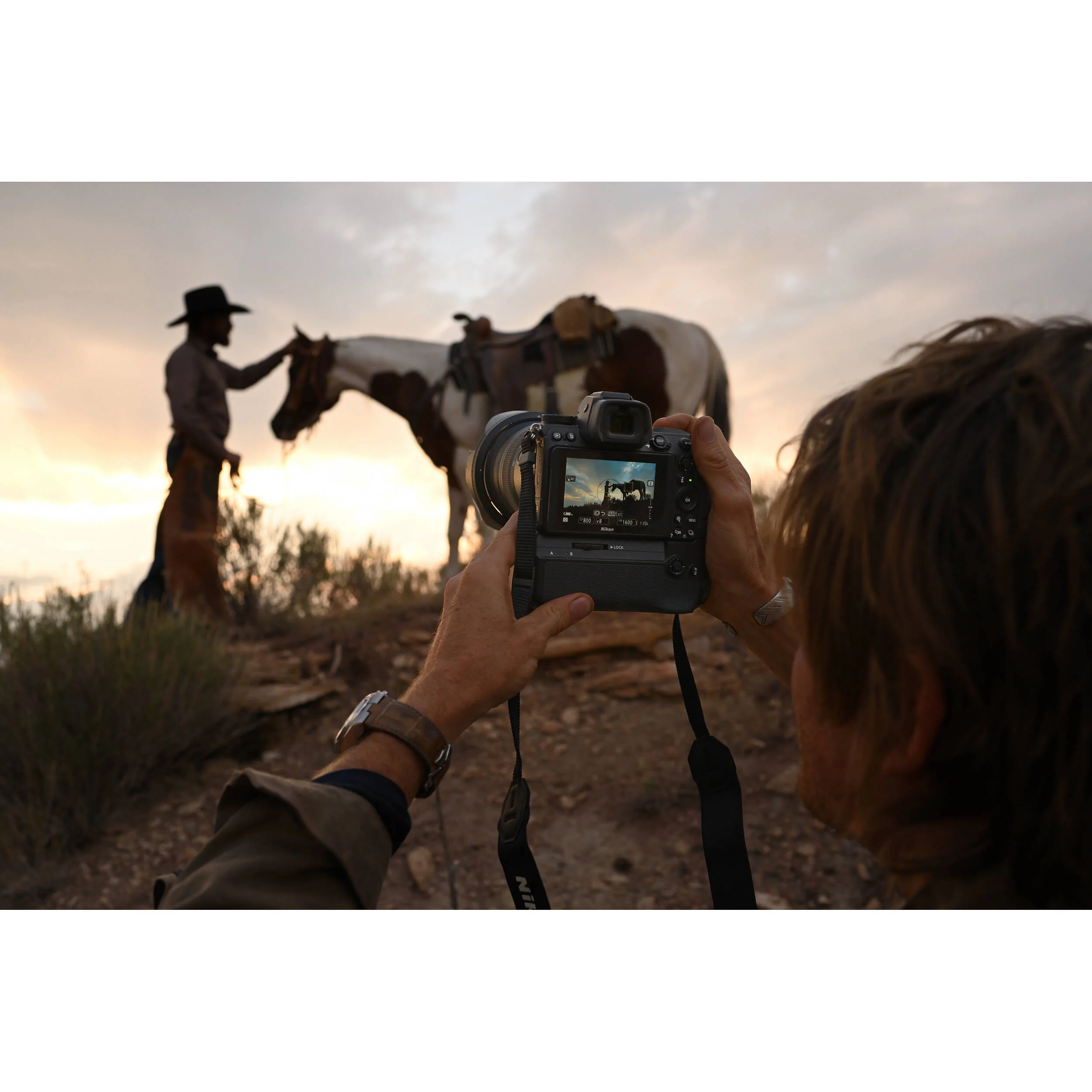 Nikon MB-N11 Power Battery Pack with Vertical Grip - Image 7