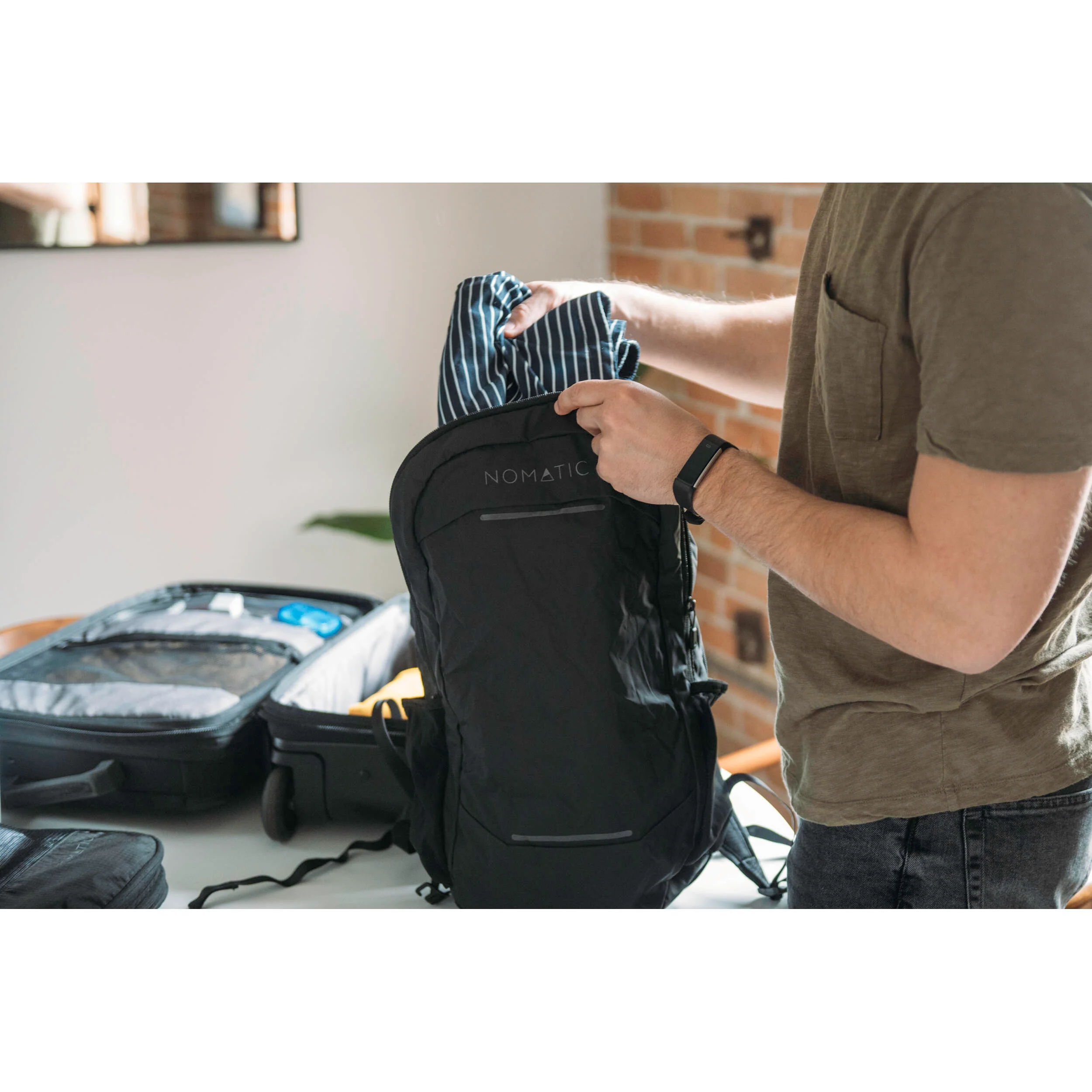 Nomatic Navigator Collapsible Backpack (Black) - Image 5