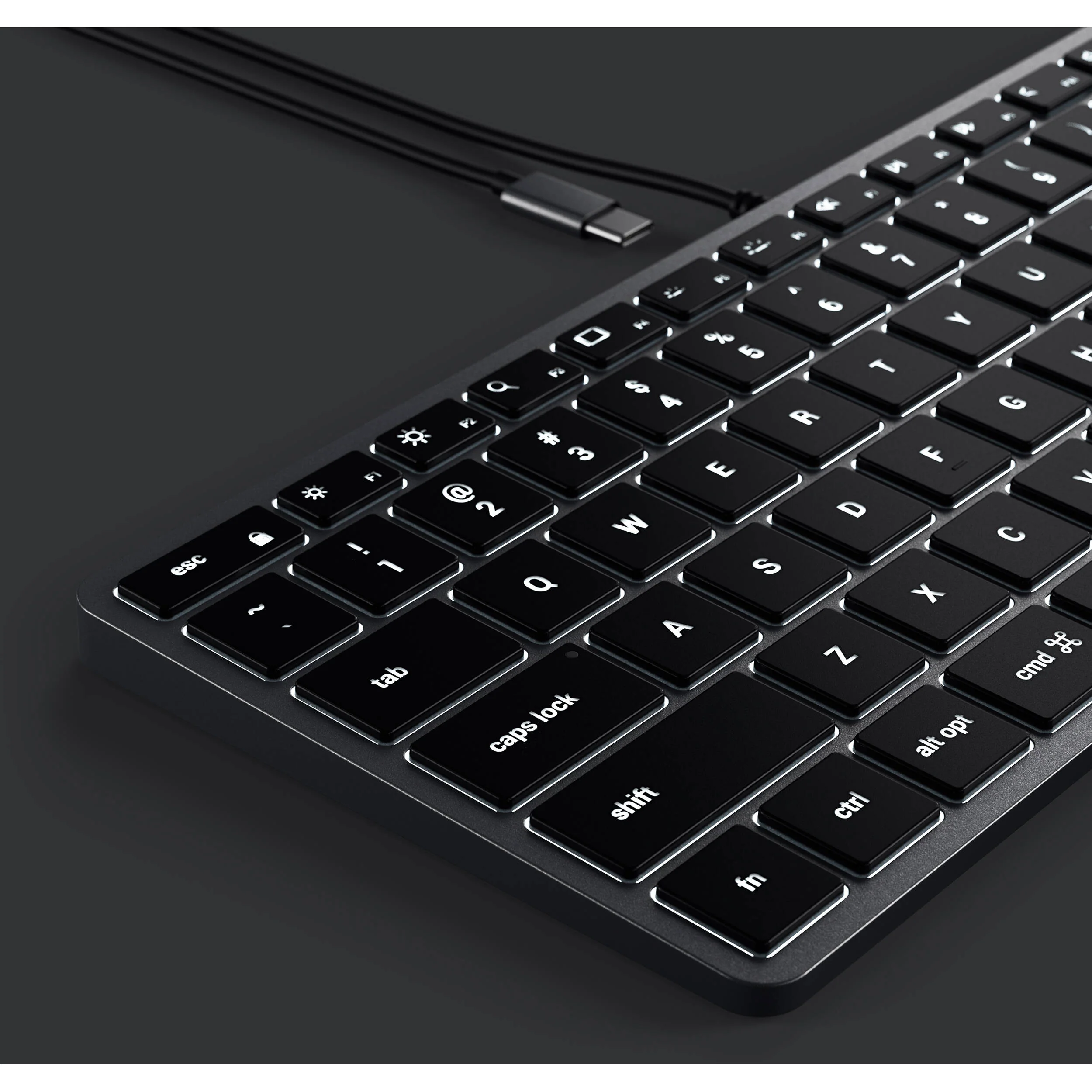 Satechi Slim W1 Wired Backlit Keyboard (Space Gray) - Image 4