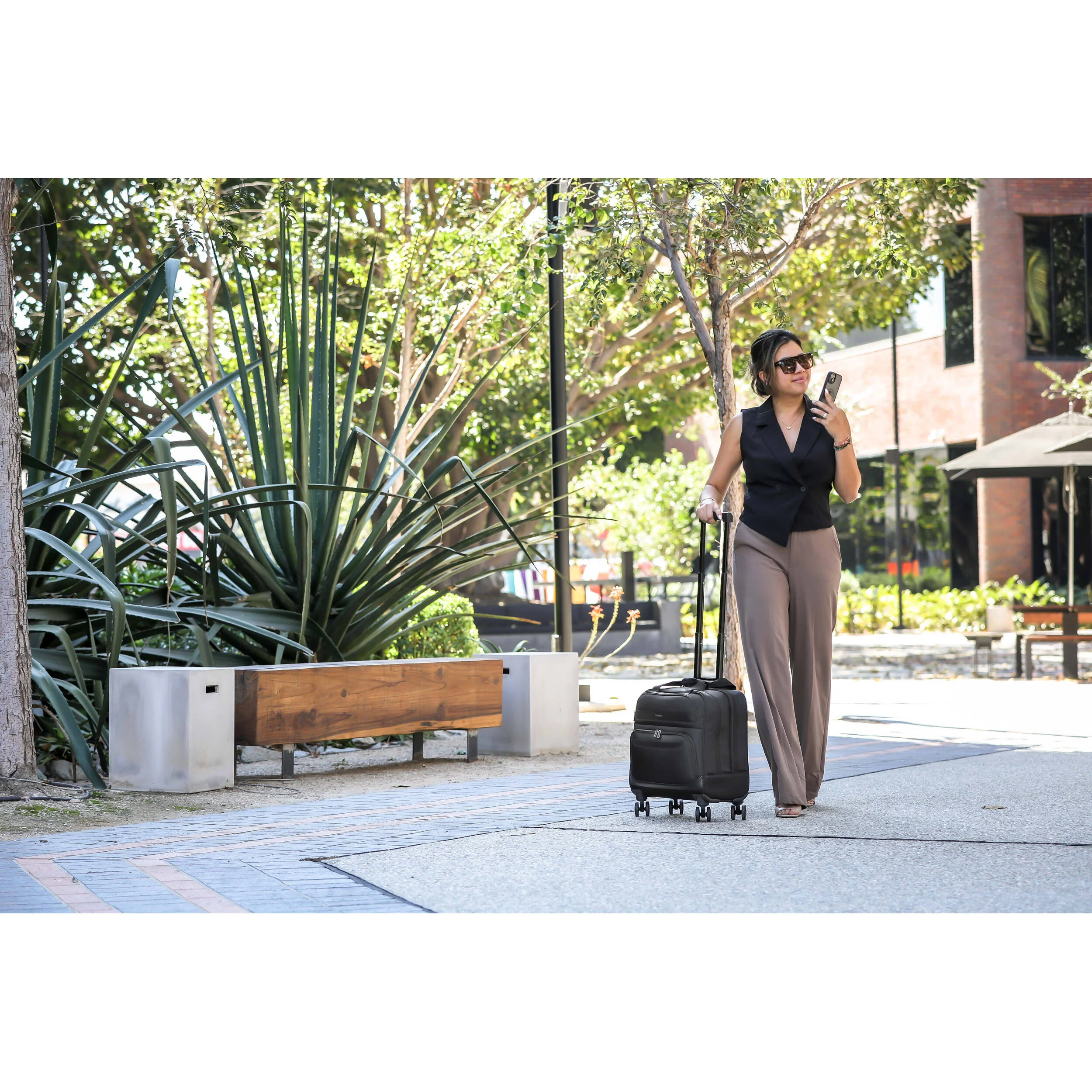 Targus Wheeled Rolling Laptop Case (Black) - Image 4
